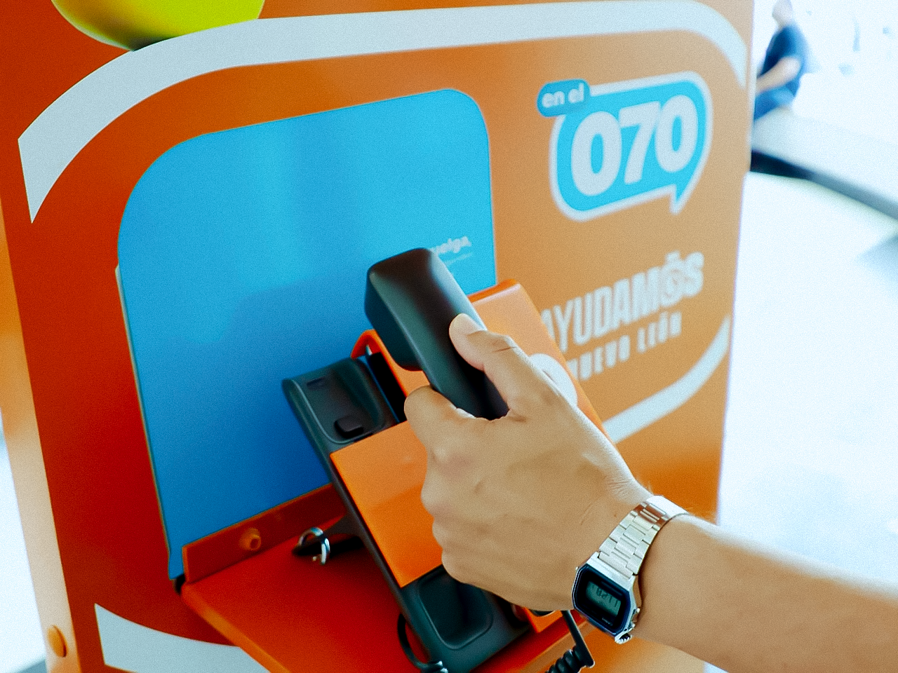 El servicio 070 activa atención en inglés para visitantes del Mundial