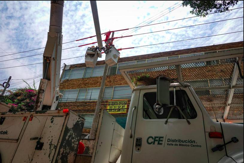 Claudia Sheinbaum anuncia que la CFE dará cobertura eléctrica al 99.9%