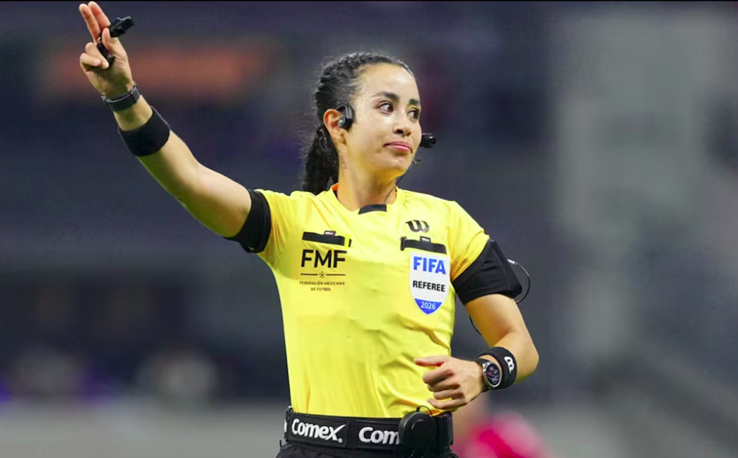 Katia Itzel hace historia como la primera árbitra mexicana central 