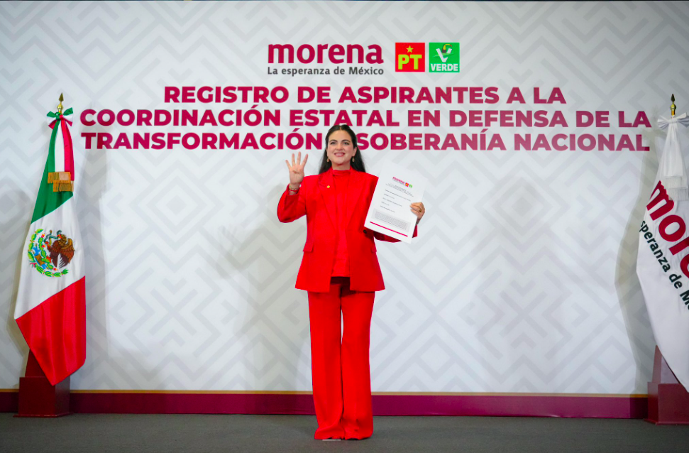 Andrea Chavez se registra ante Morena