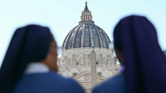 Vaticano reafirma prohibición a mujeres para dar sermones en misas católicas