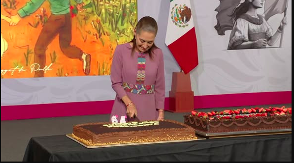 Sheinbaum celebra su cumpleaños 64