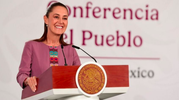 Sheinbaum celebra su cumpleaños 64 y le cantan ‘Las Mañanitas’ en Palacio Nacional