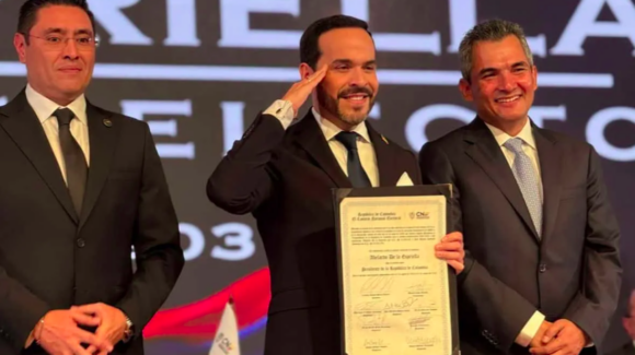 Abelardo De La Espriella recibe las credenciales del CNE, que lo proclaman presidente electo de Colombia