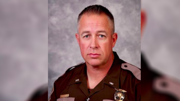 Trump designa al expolicía Lance Schroyer como nuevo director del ICE
