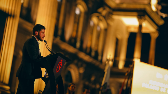 Samuel García entrega restauración de la Victoria Alada y nueva iluminación del Palacio de Gobierno