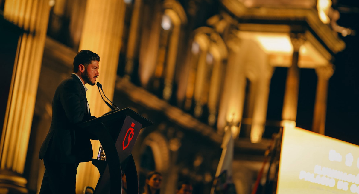Samuel García entrega restauración de la Victoria Alada y nueva iluminación del Palacio de Gobierno