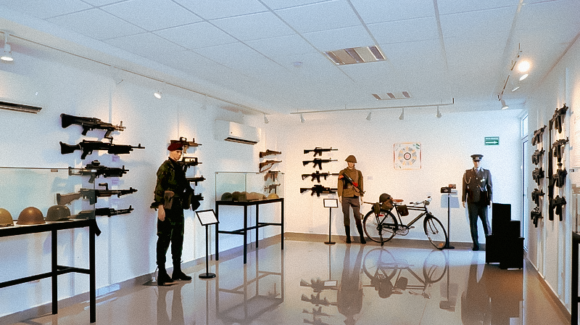 Municipio de Monterrey inaugura la exposición ‘Armas Emblemáticas del Siglo XX y Coleccionismo Militar’