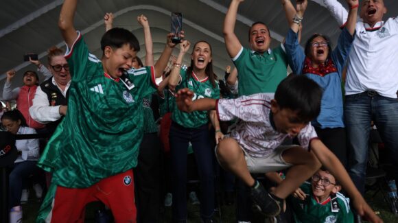 Tras victoria de la selección, Sheinbaum felicita a México por vencer 2-0 ante Sudáfrica en Mundial 2026