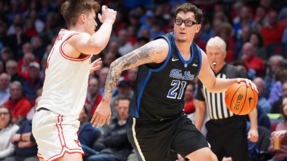 NBA: Los Lakers firman al centro mexicoamericano Robbie Ávila