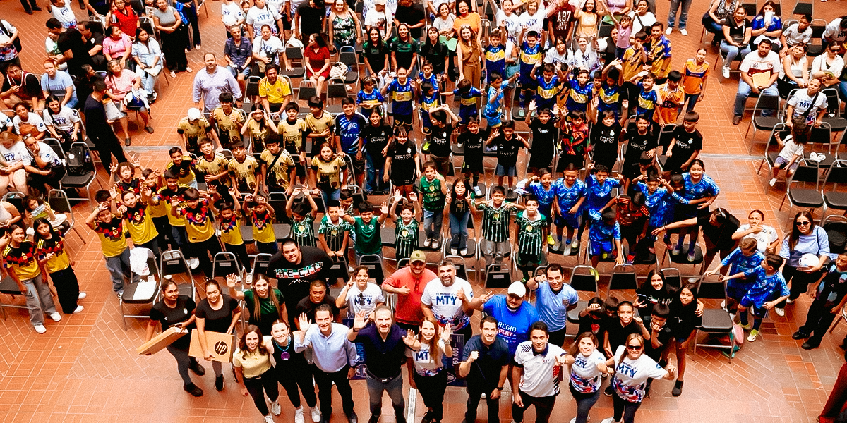 El Municipio de Monterrey entrega premios a los ganadores del torneo 'Mundialito de Barrios'