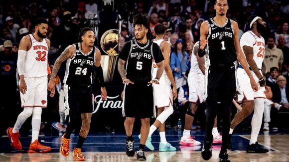 NBA: San Antonio Spurs se imponen a los Knicks en el juego tres de las Finales