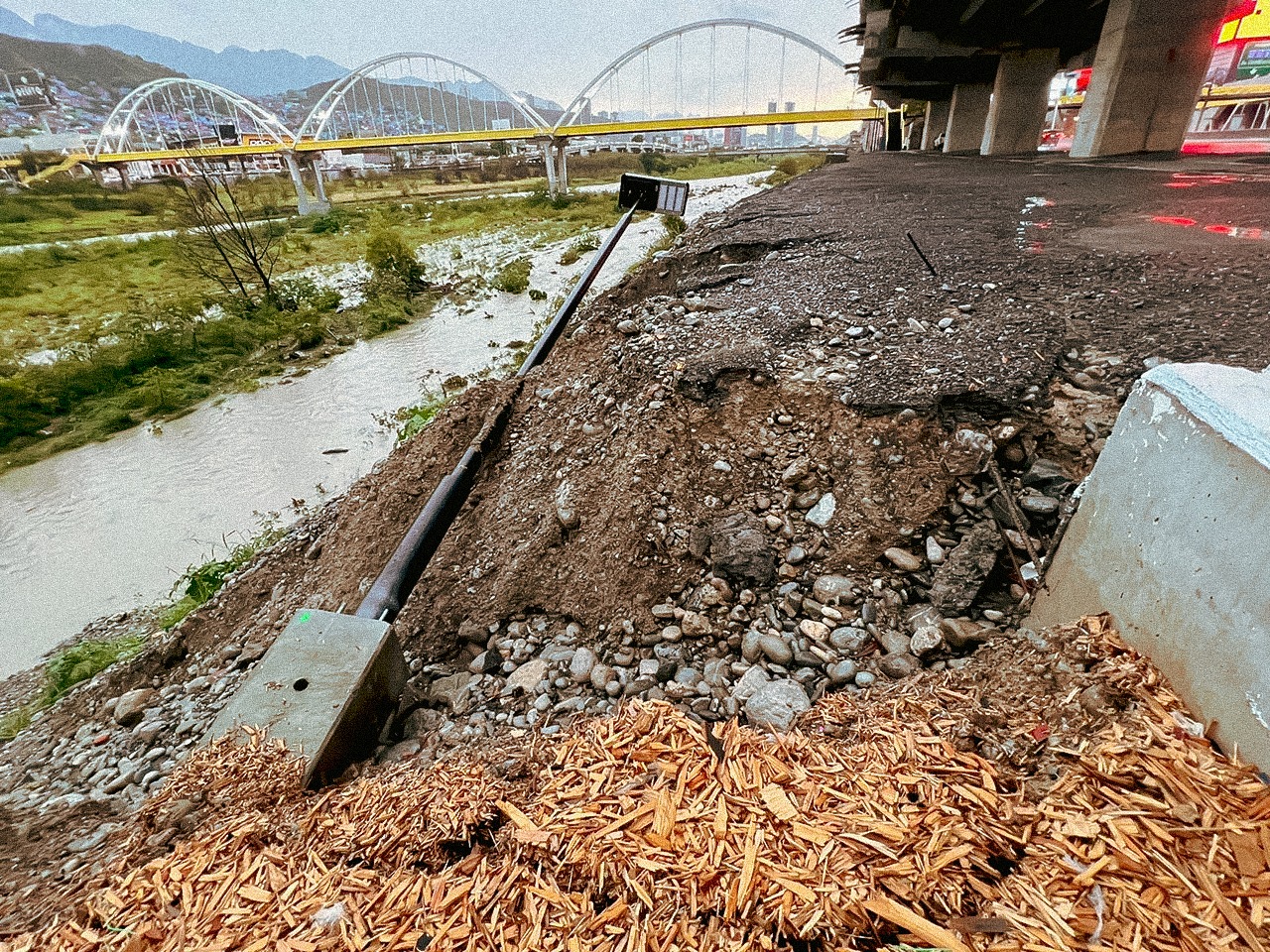 Gobierno de Nuevo León evalúa afectaciones por lluvias en el Parque Lineal