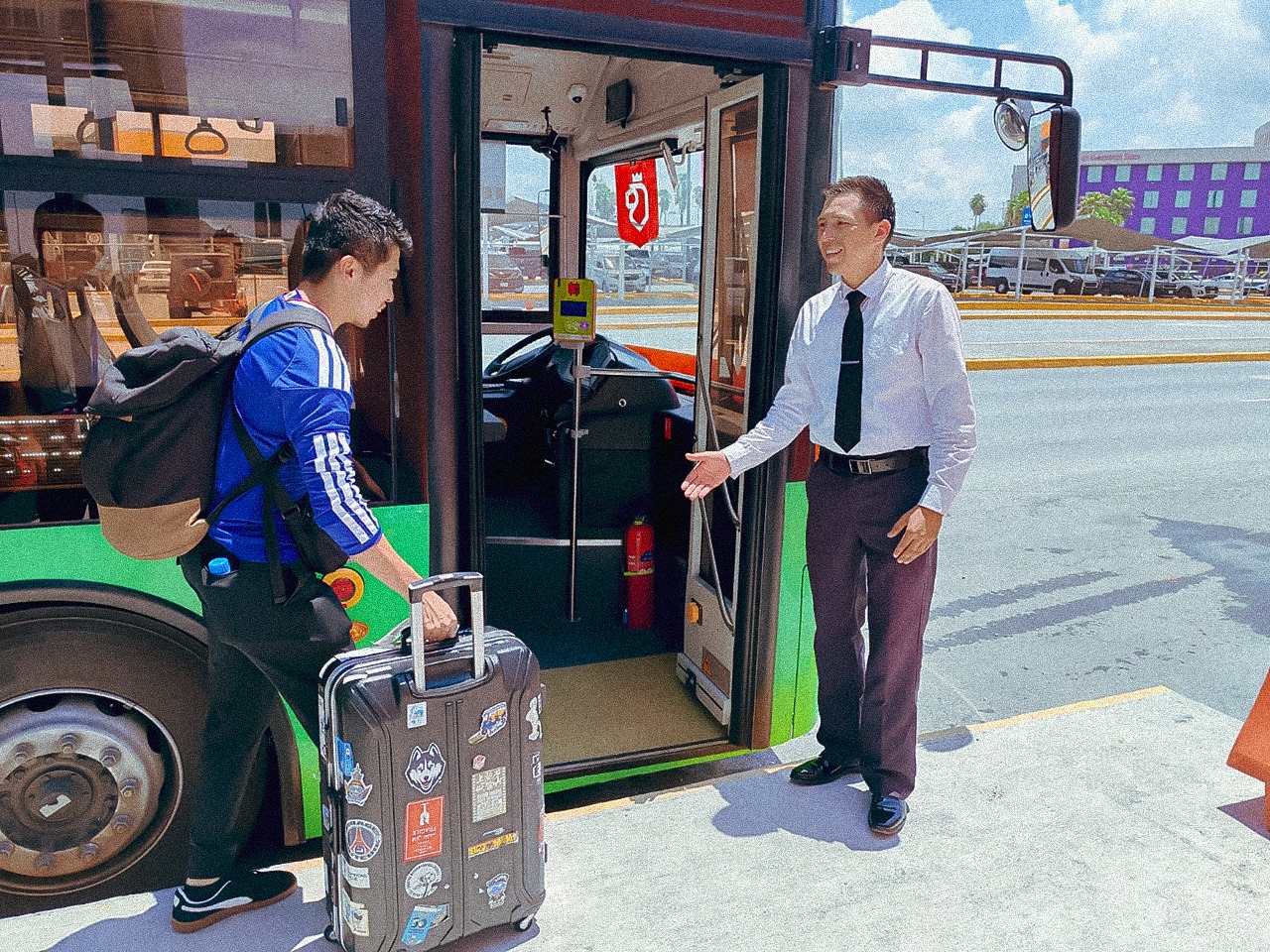 Reportan flujo ordenado de visitantes en rutas de transporte destinadas al encuentro Japón-Túnez en Monterrey