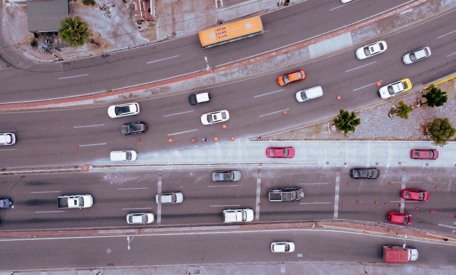 Supervisan ampliación del carril reversible en avenida Paseo de los Leones en Monterrey