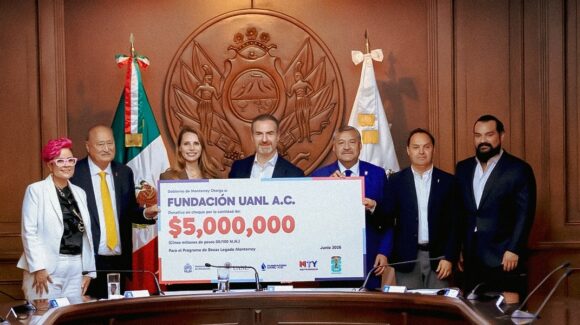 Monterrey destina 5 millones de pesos a programa de becas como parte del legado mundialista