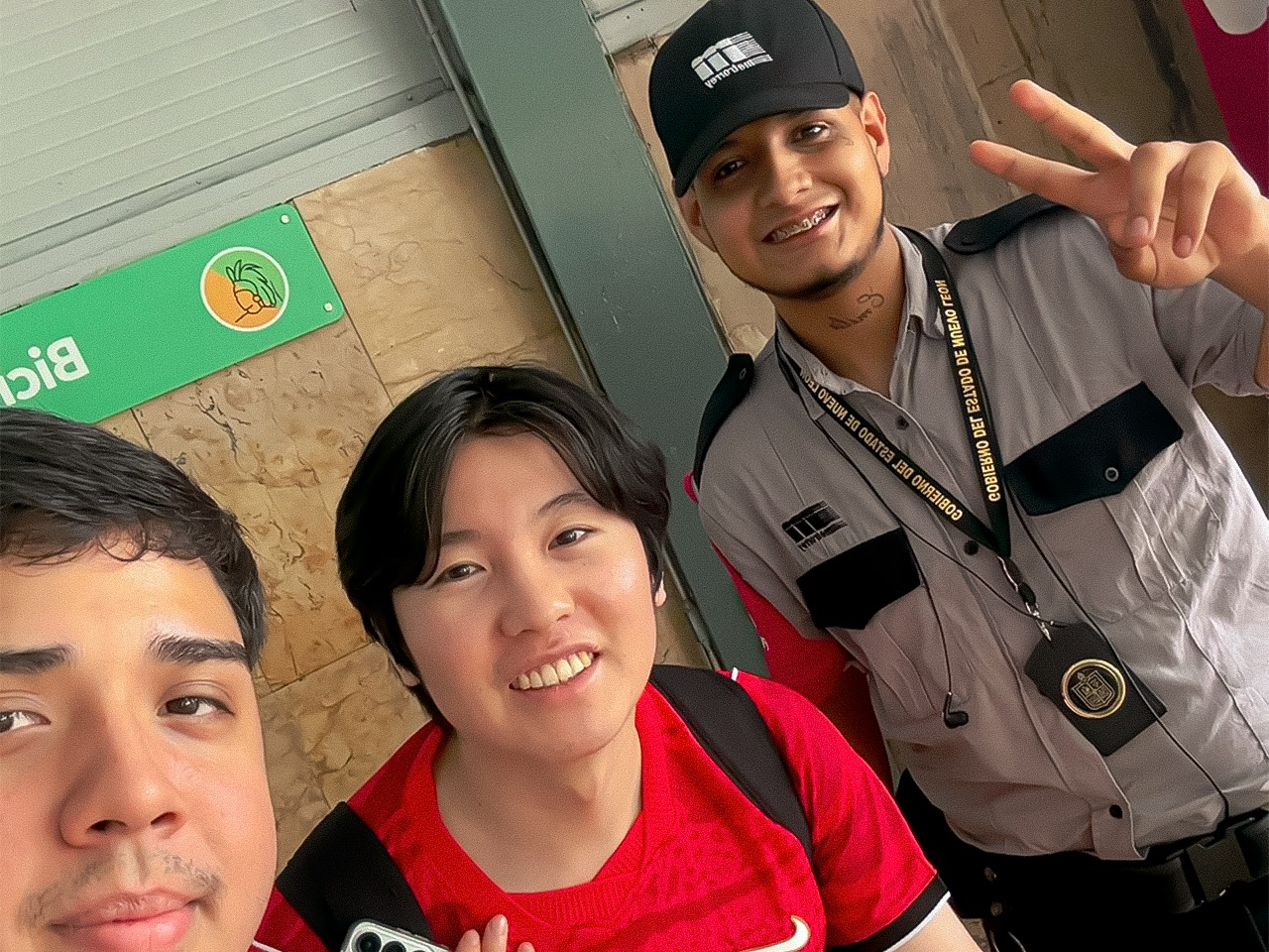 Aficionados coreanos utilizan rutas dedicadas y Metro para trasladarse a eventos en Nuevo León