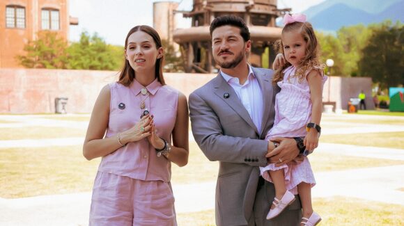 Samuel García y Mariana Rodríguez invitan a disfrutar de la nueva zona ‘Fut Kids’ en Parque del Agua