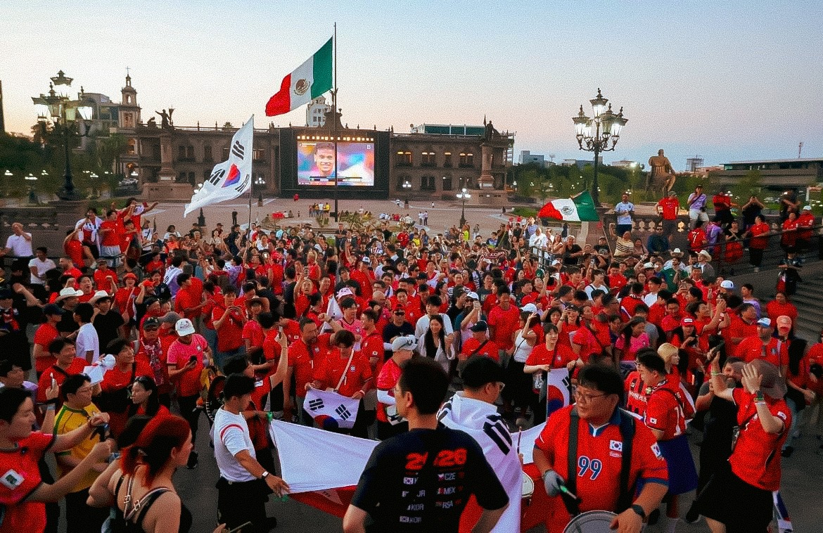 Color, cánticos y euforia: Sudáfrica y Corea del Sur transforman el Estadio Monterrey