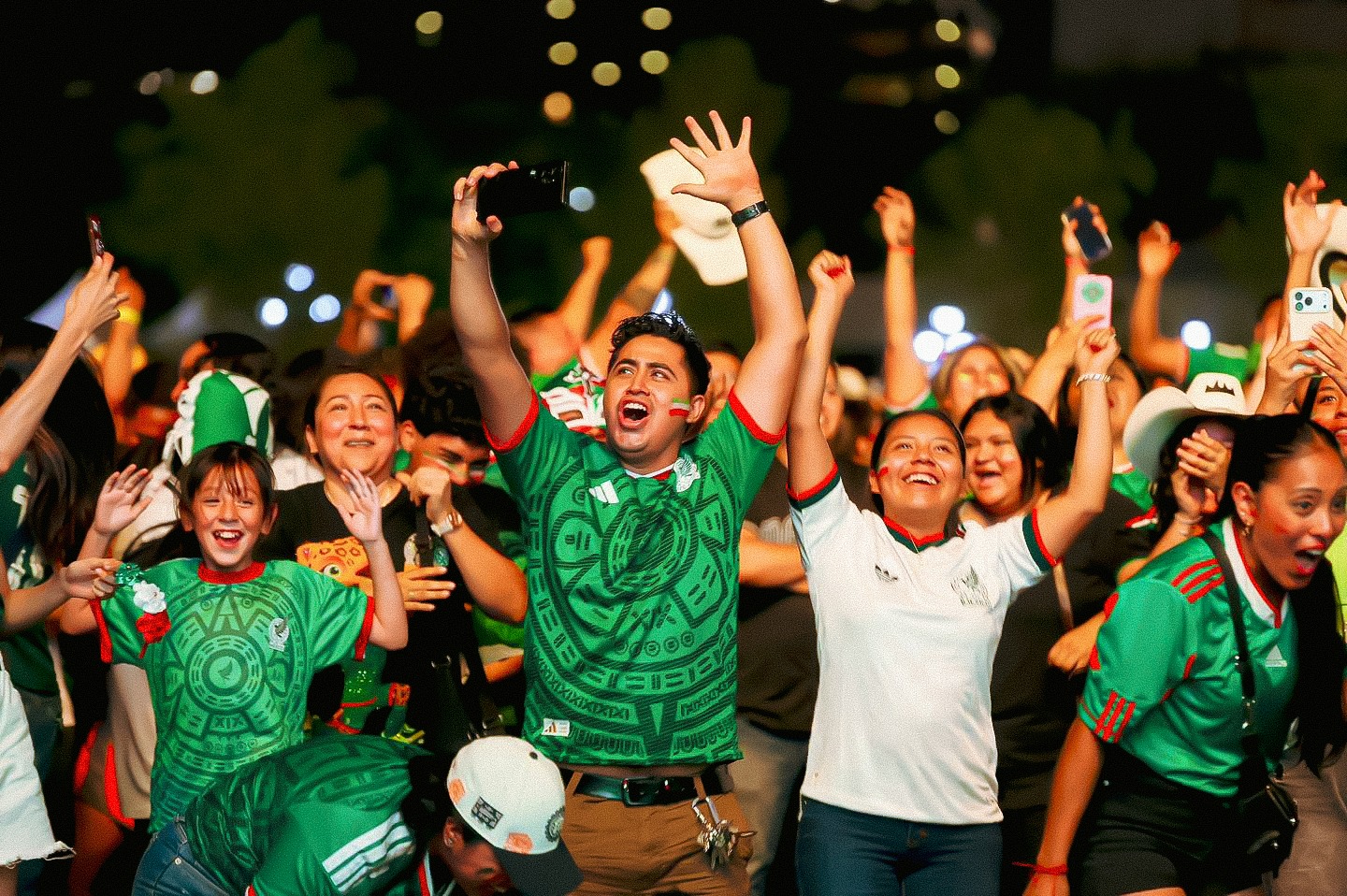 Miles de aficionados tiñeron de verde el FIFA Fan Festival en Monterrey