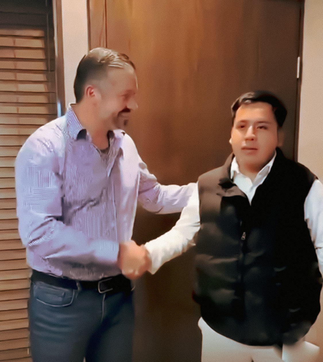 El alcalde de El Carmen, Gerardo de la Maza, ofrece disculpas tras altercado con mesero en San Pedro