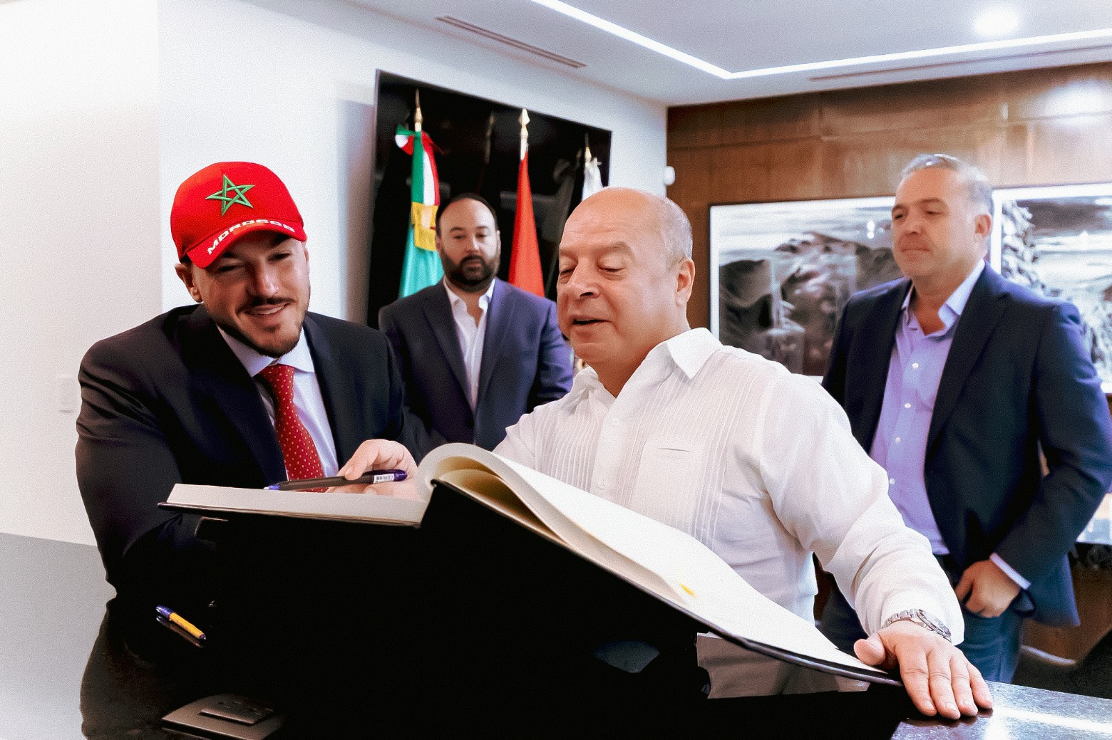 Recibe Samuel García al embajador de Marruecos previo al duelo ante Países Bajos