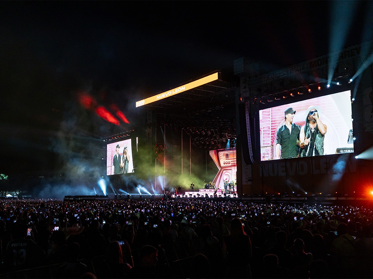 Enrique Iglesias ante 110 mil en Fan Fest