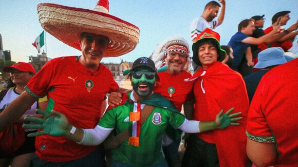Fiebre mundialista en Nuevo León: Hinchas marroquíes toman la Macroplaza