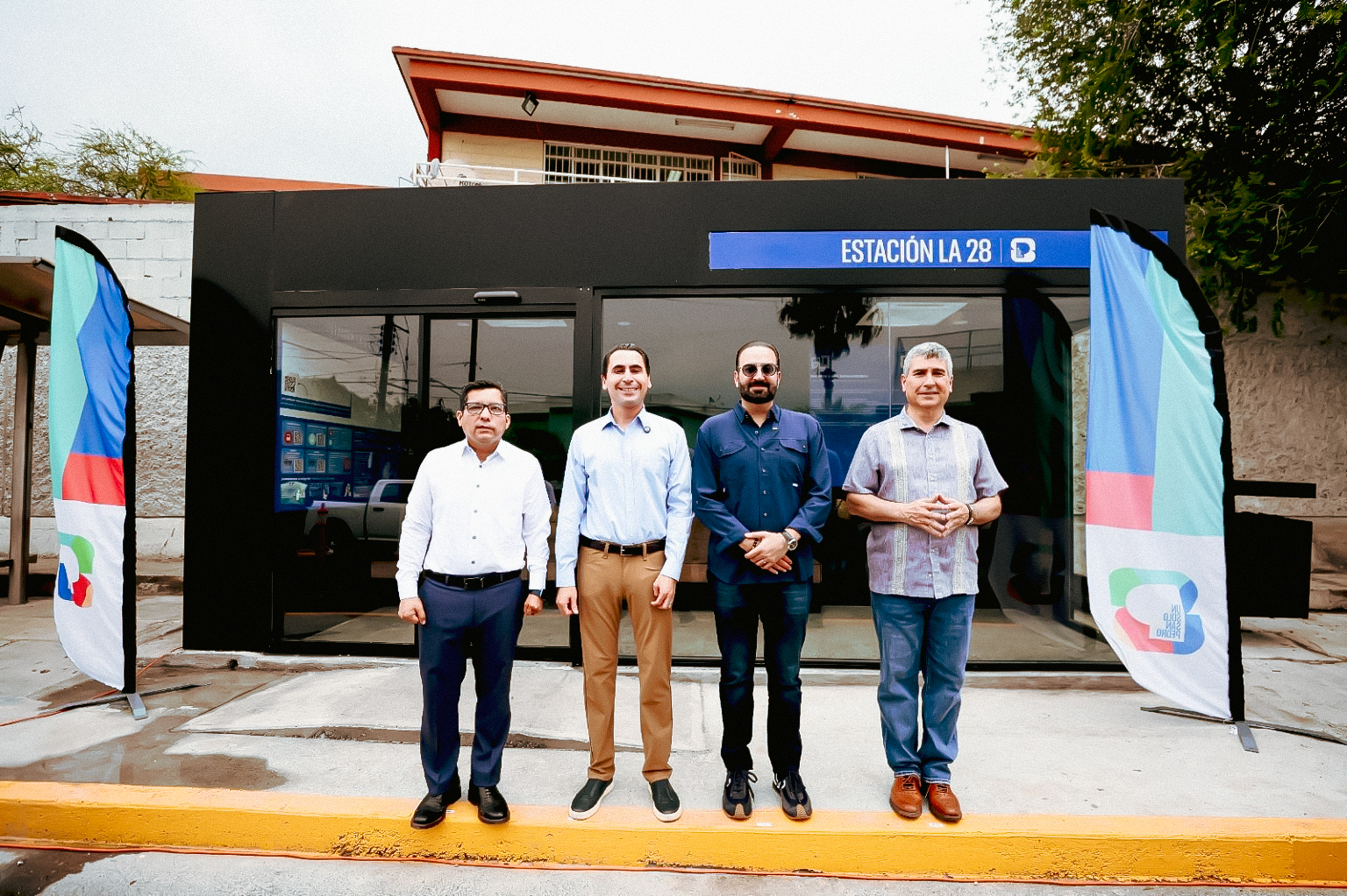 San Pedro Garza García instala cinco parabuses inteligentes en la zona poniente