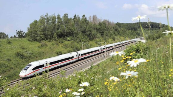 Autoridades de Alemania suspenden servicio ferroviario por fallo en sistema central