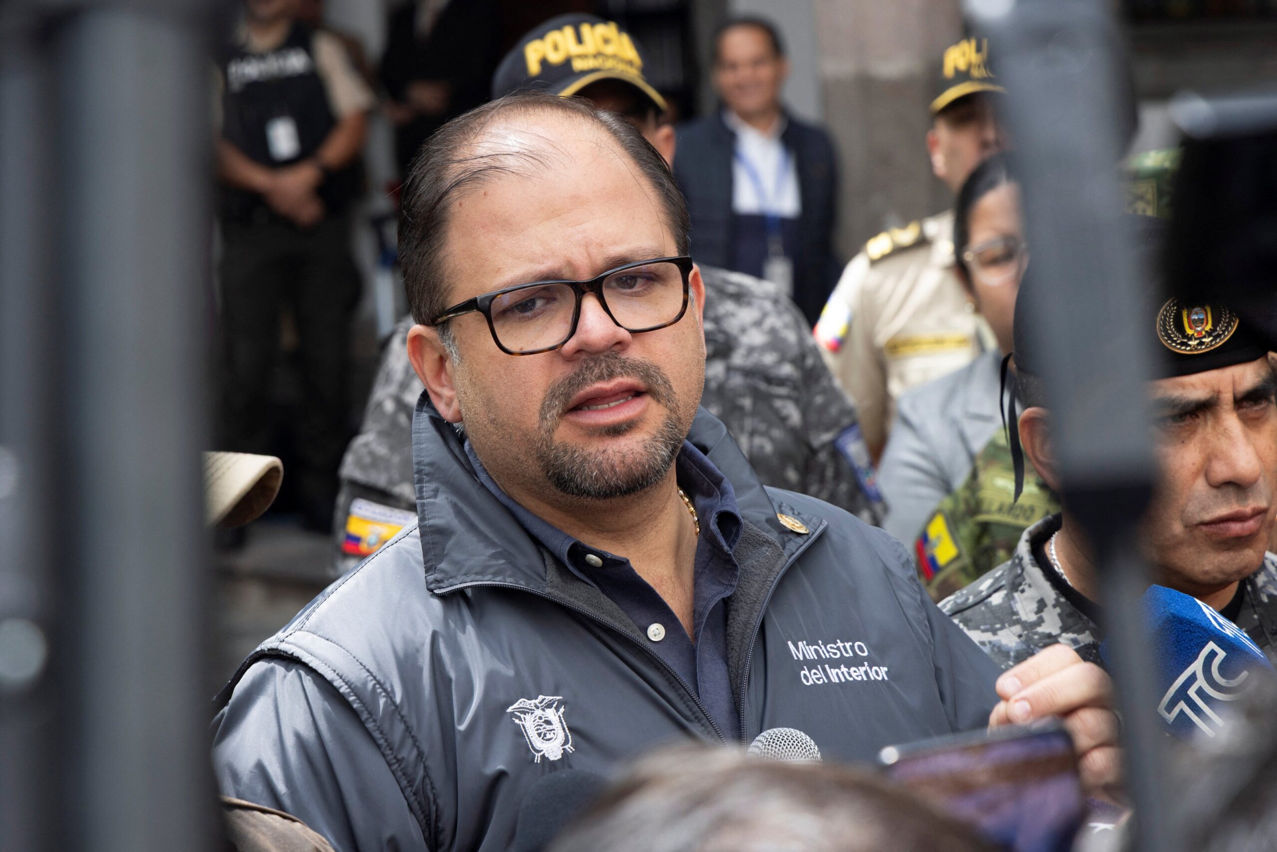 Disparan contra el ministro del Interior de Ecuador durante un operativo antidrogas en la provincia de Esmeraldas