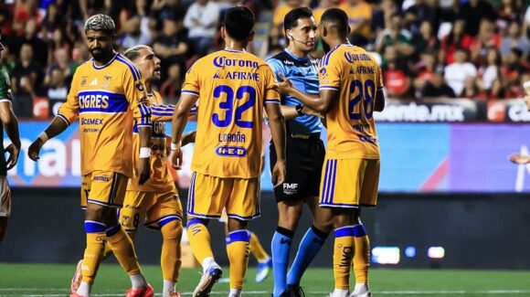 Xolos se impone ante Tigres en un cierre marcado por la inferioridad numérica y los errores defensivos
