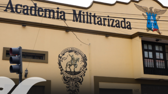 SEP ordena cierre de academia militarizada en Puebla por modelo no autorizado