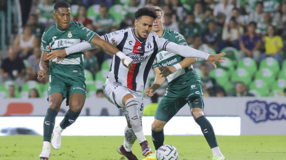 FMF abre investigación por presunto espionaje en partido de Santos vs Atlas en el Apertura 2026