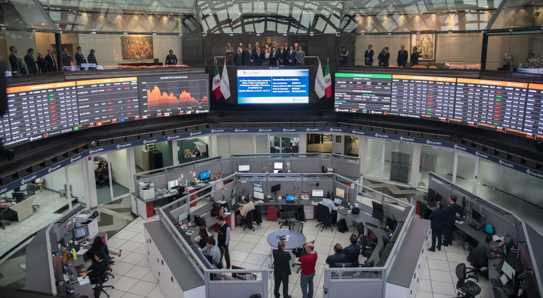 Bolsa Mexicana opera con pérdidas mientras Wall Street sube por Inteligencia Artificial