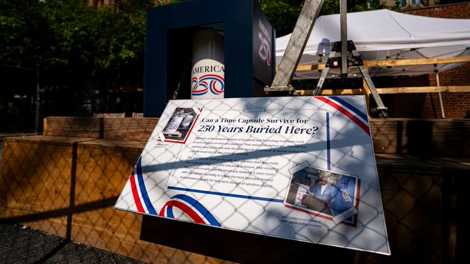 Estados Unidos entierra cápsula del tiempo por el 250 aniversario de Independencia; se abrirá en 2276