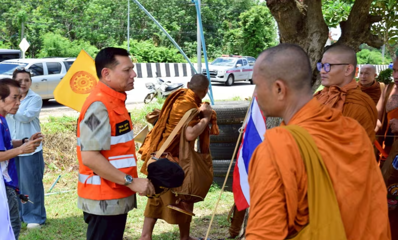 VIDEO: Niño de 11 años atropella a monjes que peregrinaban en Tailandia; hay 9 muertos
