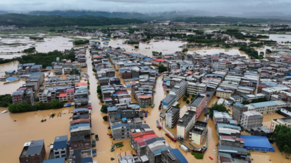 Tifones Maysak y Bavi provocan inundaciones, daños y evacuaciones en China; Guam y las Islas Marianas reportan apagones