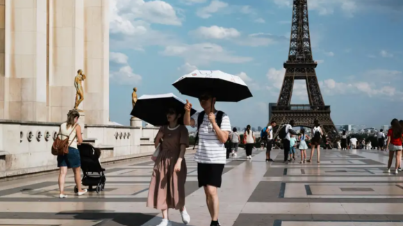 Ola de calor obliga al cierre anticipado de la Torre Eiffel y otros museos de París