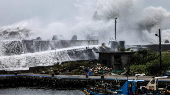 Tifón Bavi deja 87 heridos en Taiwán; China evacúa a 1.71 millones ante llegada del temporal