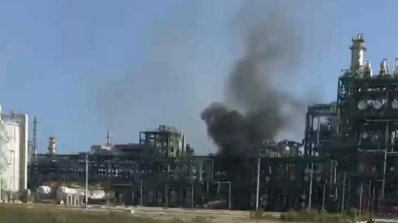 Incendio en Refinería Olmeca de Dos Bocas fue controlado; Pemex reporta saldo blanco