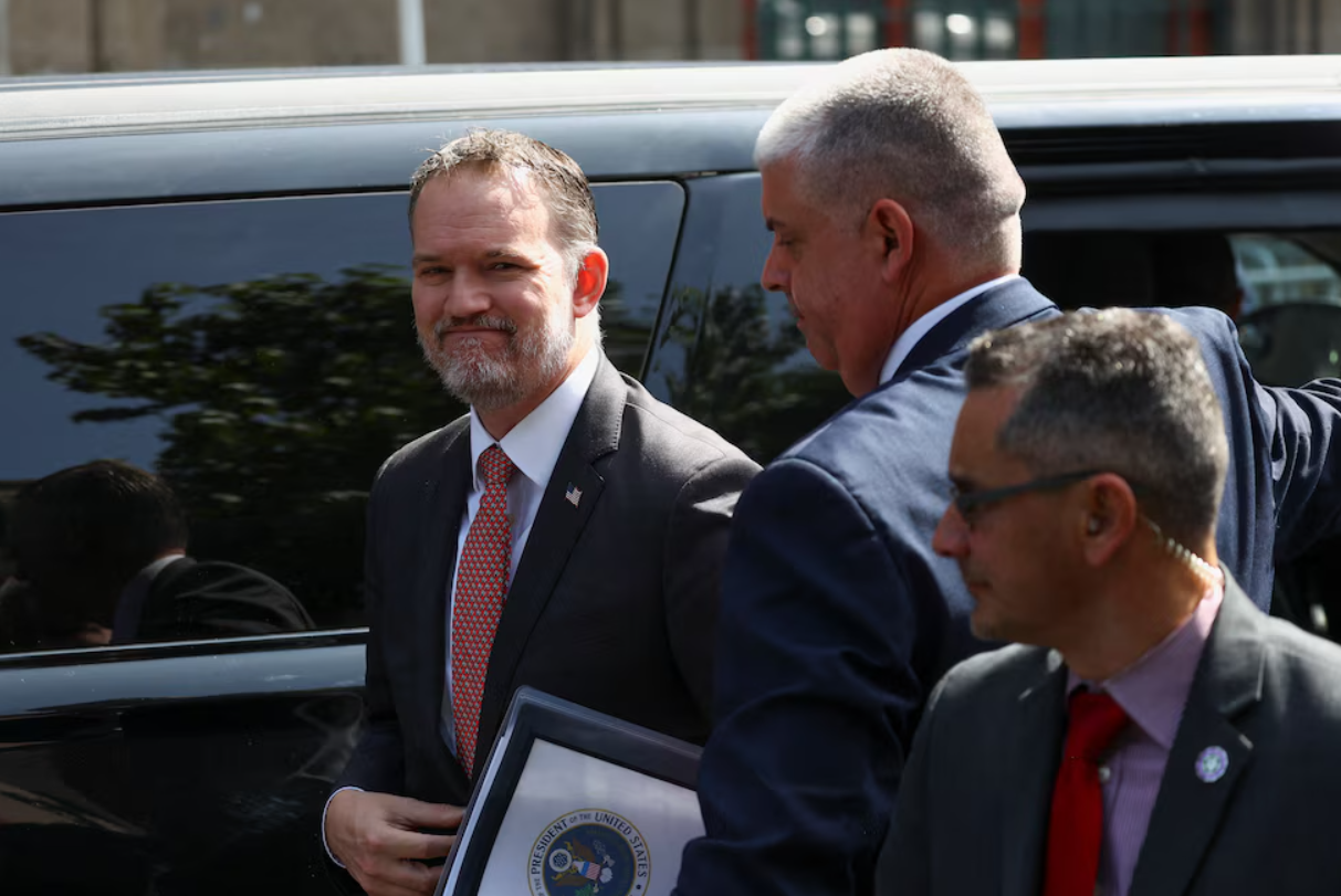 Jamieson Greer llega a Palacio Nacional para reunirse con Sheinbaum durante la tercera ronda bilateral de revisión del T-MEC
