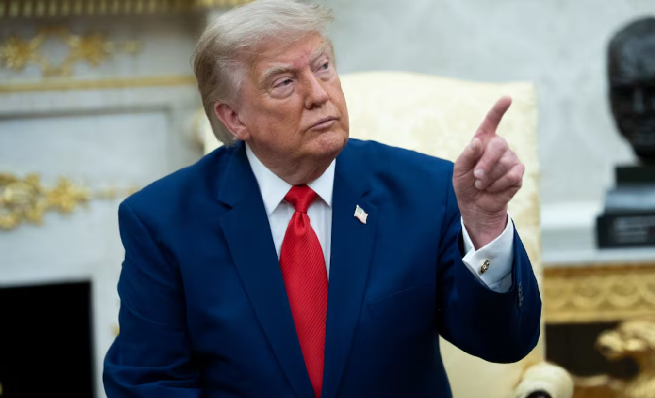 Trump suspende bombardeos contra Irán para impulsar negociaciones; advierte que retomará ataques si fracasa el diálogo