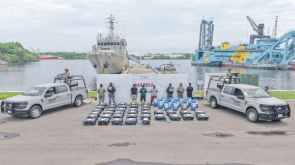 Semar asegura más de una tonelada de presunta cocaína en costas de Chiapas; tres personas fueron detenidas