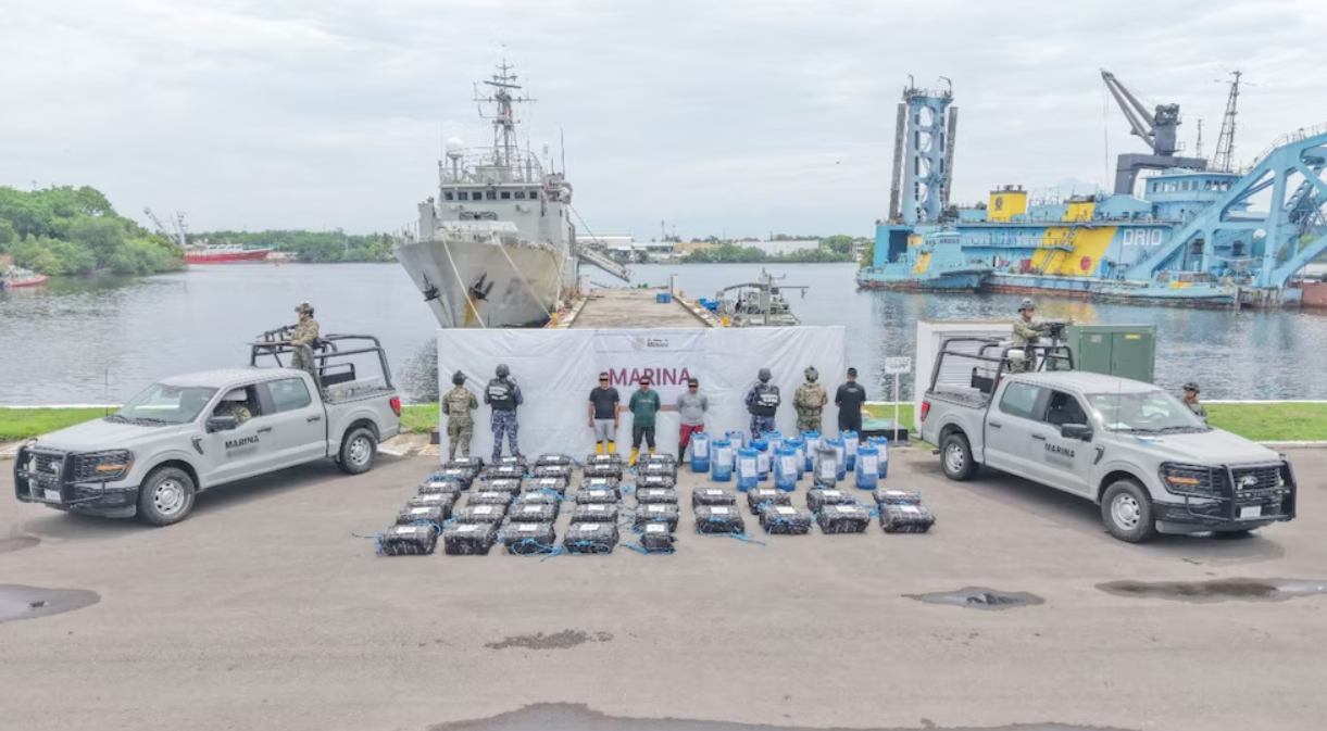 Semar asegura más de una tonelada de presunta cocaína en costas de Chiapas; tres personas fueron detenidas