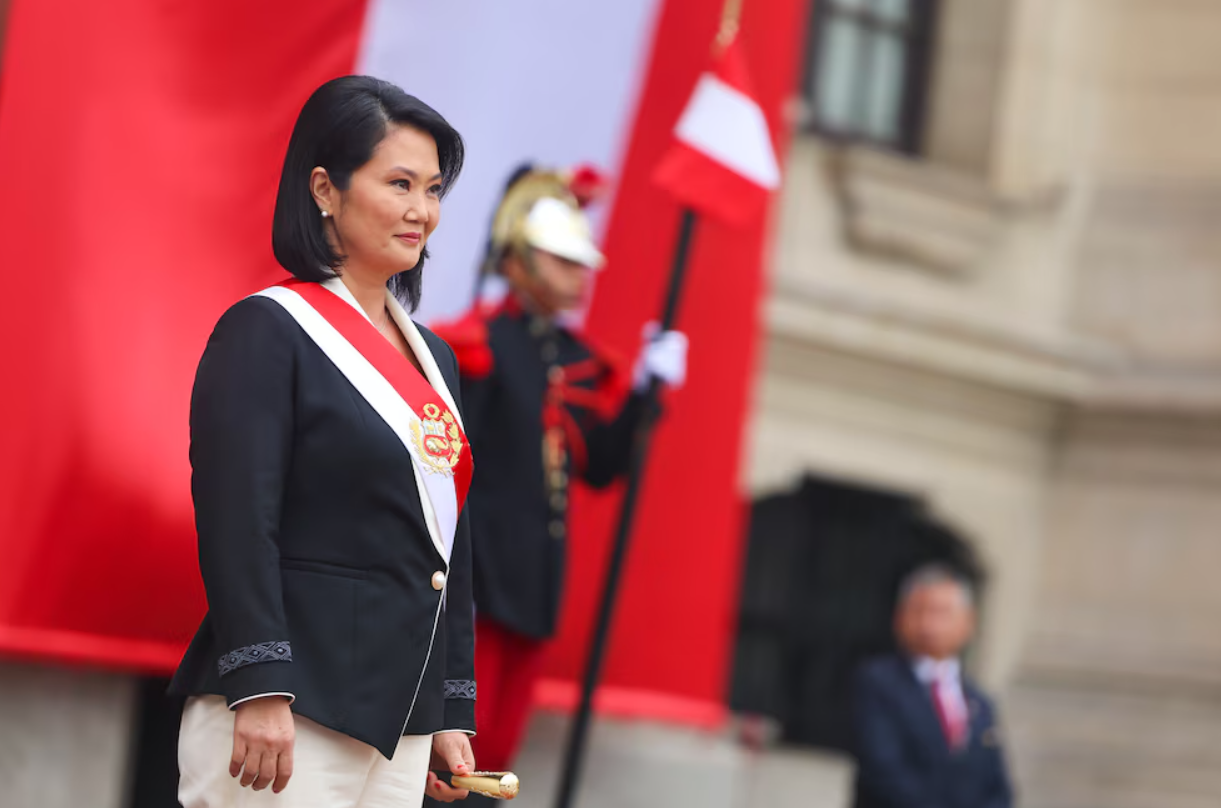 Keiko Fujimori recibe bastón de mando como jefa suprema de las Fuerzas Armadas de Perú