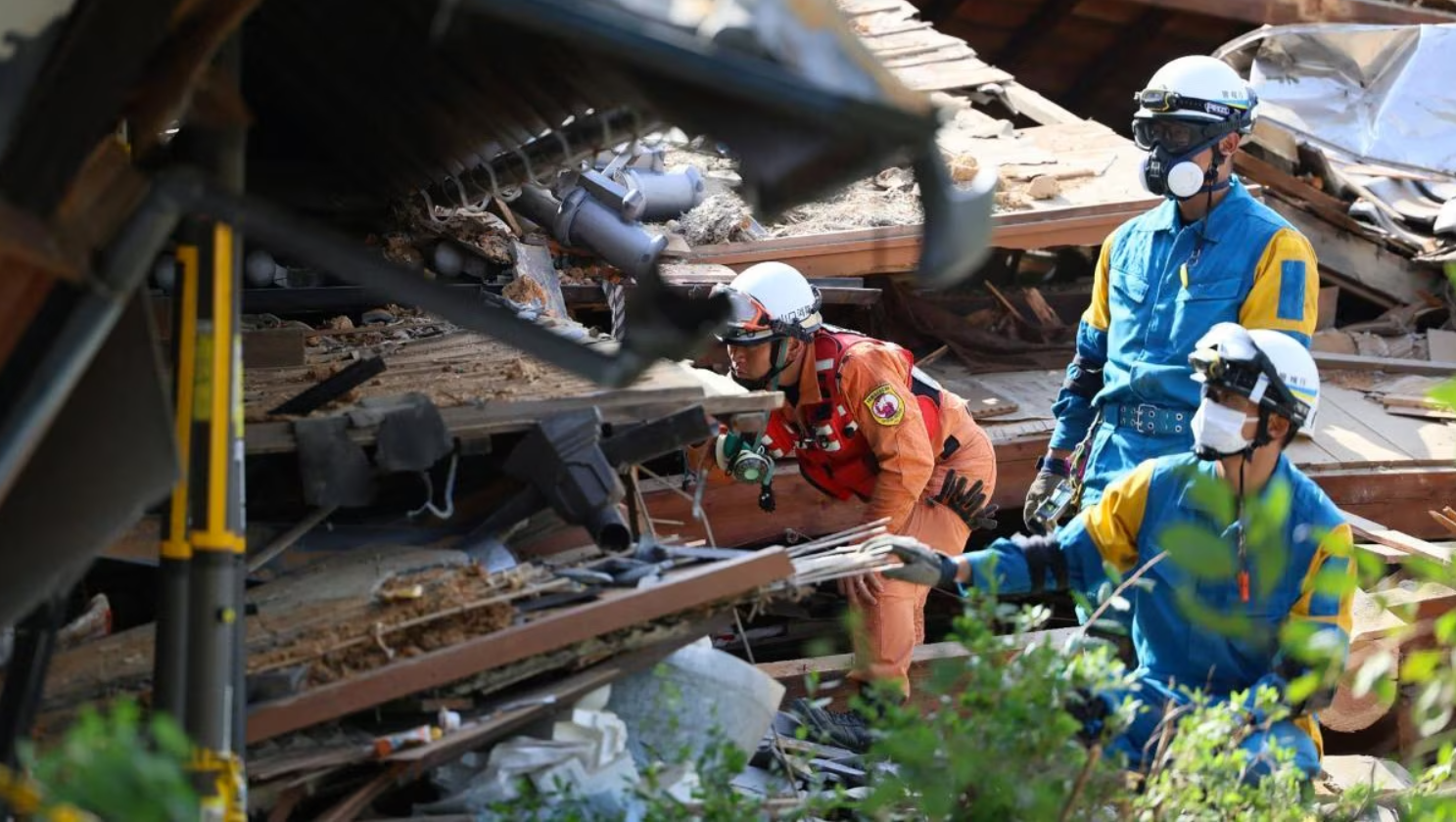 Sube a 34 la cifra de muertos por terremoto de magnitud 7.1 en Kumamoto, Japón; mantienen la búsqueda de desaparecidos