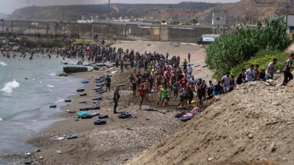Suman 57 muertos en Ceuta, España, tras entrada masiva de migrantes