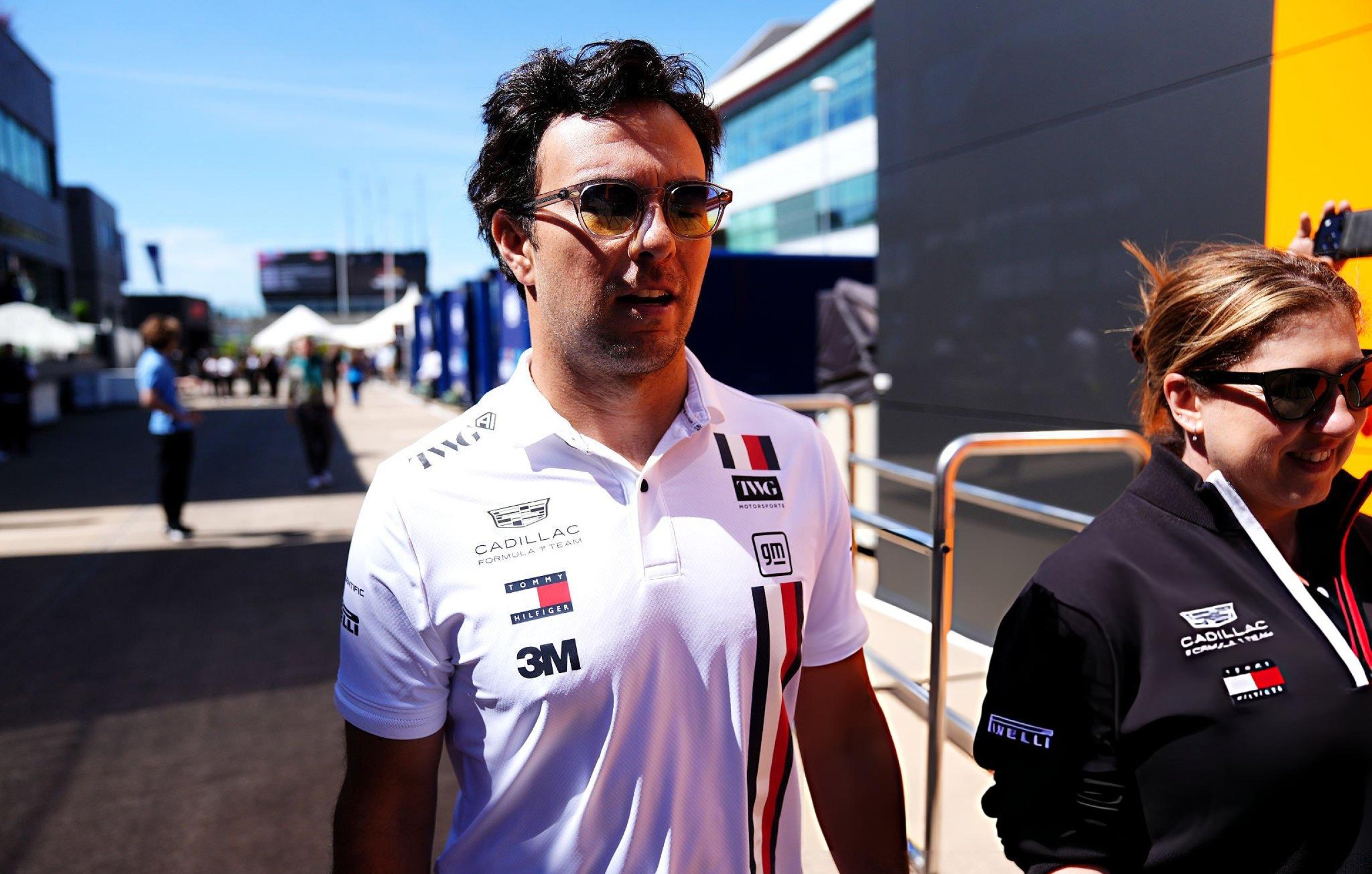 ¿Traición a México? ‘Checo’ Pérez estrena casco con inspiración estadounidense en el GP de Gran Bretaña