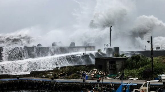 Autoridades de China evacuan a más de un millón de personas ante llegada del tifón Bavi
